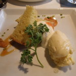 マザーエスタ - 生姜のアイスはちみつかけと人参のシフォン　お皿も冷やしています