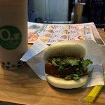 OH茶 - 珍珠奶茶（タピオカミルクティー）Lサイズに刈包（台湾バーガー）