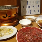 炭火焼肉ホルモン まるは - 