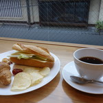 Cafe SEIUN - ランチ（バーガー、パスタ、ホットドック）あります。