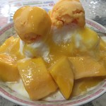 高雄婆婆冰 - 超人気芒果牛奶冰(マンゴーミルクかき氷、NT$120≒450円)