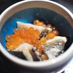 エクアトゥール - 蒸し鮑の胡麻ソース和え　もち米と三つ葉　いくら