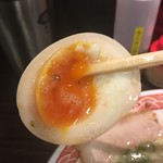 呼び戻しとんこつ 光四郎 - 煮卵