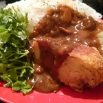 カレー屋アカマル - 北海道産メークイーンコロッケカレー￥１１００パクチー追加￥１５０