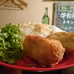 カレー屋アカマル - 北海道産メークイーンコロッケカレー￥１１００パクチー追加￥１５０