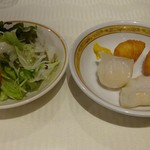 摩亜魯王洞 - ランチ：サラダ、点心