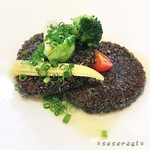 カヴァティーネ - イカ墨の焼きリゾット　野菜のあんかけソース