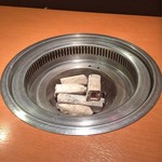 もっちゃん家 - 内観（炭火）