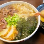 Udonnotsukasa Takato - 肉天うどん  熱々  ワカメが有り難い(^^)