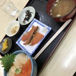 史実 - ほたて、いくら丼とハラスセット