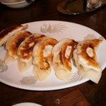 中華家庭料理 雲海 - 焼き餃子（６個）315円