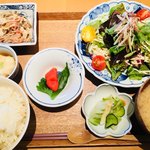 石塀小路豆ちゃ  - カツオのたたきサラダ御膳