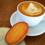 カザーナ・コーヒー - カフェ・ラテ&フィナンシェ