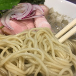 中華ソバ 篤々 - 裏にぼ、麺は通常の菅野製麺所・ぱつぱつ中細ストレート