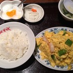 台湾風居酒屋 阿里城 - 卵と海老の炒め物定食（880円）