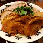 【2017.11.12(日)】濃厚つけ麺肉三昧(大盛・300g)1,550円の麺