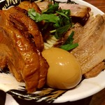 【2017.11.12(日)】濃厚つけ麺肉三昧(大盛・300g)1,550円の麺