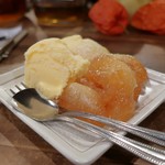 灯 - りんごのコンポートとカスタードアイス