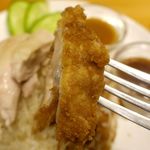 東京カオマンガイ - 揚げ鶏は衣がサクサクとしてクリスピーな食感！