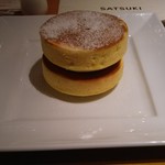 SATSUKI - 「SATSUKI」名物のパンケーキです。上をパウダーシュガーでコーディネートしています。