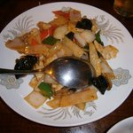 中華家庭料理 雲海 - イカと野菜の辛子炒め（735円）