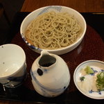 玄蕎麦 野中 - 淡い緑の荒挽き蕎麦