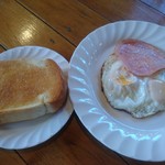 Oshidate Sabou - モーニングのハムエッグとトースト