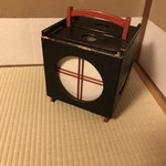 俵屋旅館 - 床の間のランプ