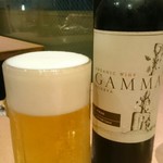 焼肉問屋 牛蔵 - 赤ワインボトルとビール「