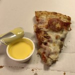 Papa John’s Pizza - ガーリックソースにディップして食べます♪