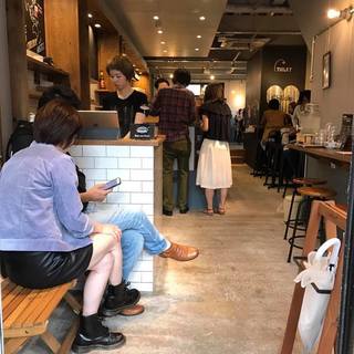 都内の人気店を数多く手掛けるデザイナーが内装を担当