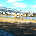 たぬきや - ビール越しに京王線