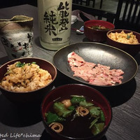 飯田橋 喝采 - 和牛と生雲丹の土鍋ごはん ハーフサイズ（1600円）、竹葉　能登純米（1000円）