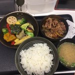 Yoshinoya - ベジ牛皿定食、590円