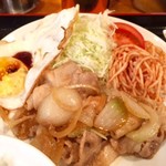 飲食笑商何屋ねこ膳 - お肉大きい