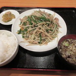 新星飯店 - ニラ肉定食　650円