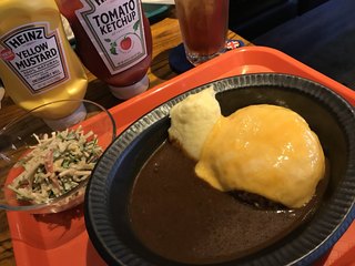 R Diner - ケチャップとマスタードがアメリカンサイズで背後においてみました