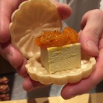 銀座 しのはら - [八寸]
      フォアグラとあんぽ柿の最中