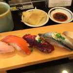 磯のがってん寿司 - 本日の日替り5貫 900円。