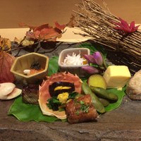銀座 しのはら - [八寸]
                    ・ 利休麩、無花果 胡麻だれ、玉子真薯、海老芋唐揚げ、スコティッシュサーモン キャビア、伊勢海老なます、鰻たれ揚げ、明石蛸、丸十、枝豆紹興酒漬け、上海蟹とほうれん草