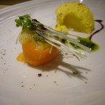 Leoni - 玉蜀黍のムース、スモークサーモンにキビのサラダ