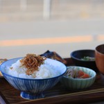 海宿食堂 グッドモーニング材木座 - 国道のまんまえ