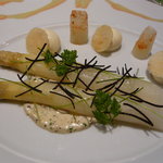 ロオジエ - ホワイトアスパラガスのサラダ、黒トリュフ風味