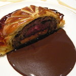 ロオジエ - ジビエのパイ包み、サルミソース