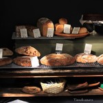 テールベルト＆カノムパン - １Fのパンの棚