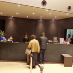 ドーミーイン姫路 - フロント。今夜のスタッフは