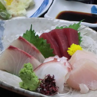 浅草 魚料理 遠州屋 - お刺身厚くてお得感あり♪