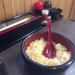 手打ちうどん 大蔵 - サービス用の天かす