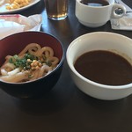 ブッフェ エクスブルー - 和食コーナーよりうどん。
      ごはんコーナーに用意されているうどん。