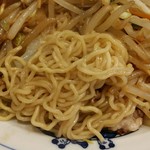 栄華 - しっかり炒められた麺